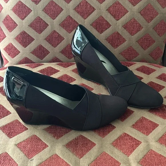 Anne Klein sport woman’s black wedge heel pumps textile upper Aktarence sz 7.5M🌹 - Picture 16 of 17